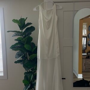 Elegant White Sleeveless Dress